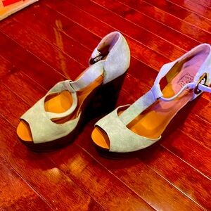 These shoes are size 9 and there color is sage on top and brown on the bottom